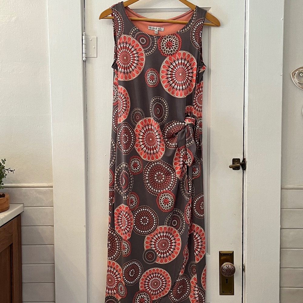 Sleeveless, Robbie Bee dress. Sz M, gray and coral geo print